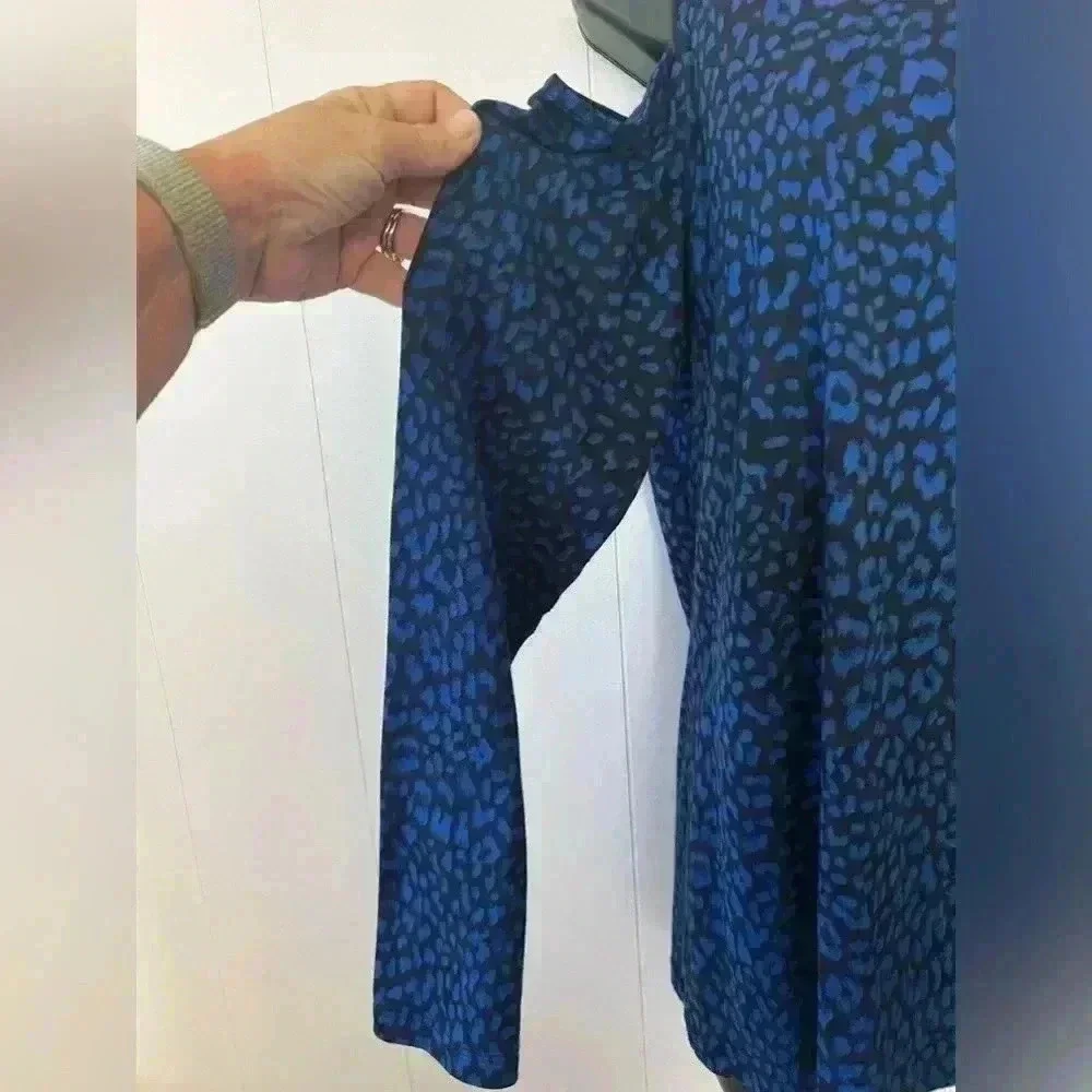 Michael Kors Peekaboo Shoulder Long Sleeve Womens Sz M Blue Leopard Print Top